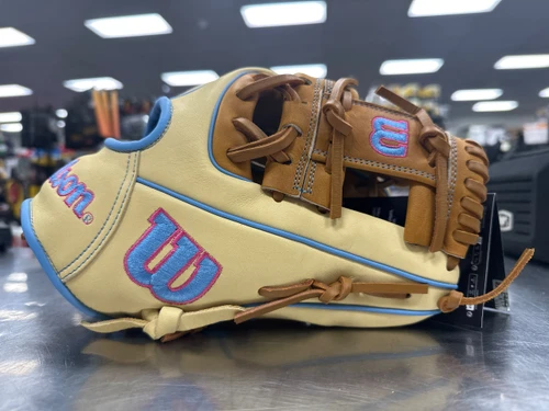 Vist Large View of Product Image Which is New WILSON A1000 GLOVE-11.5"