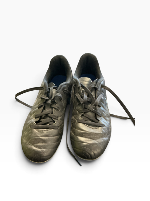 Vist Large View of Product Image Which is Used Nike Soccer Cleats Black Junior 02