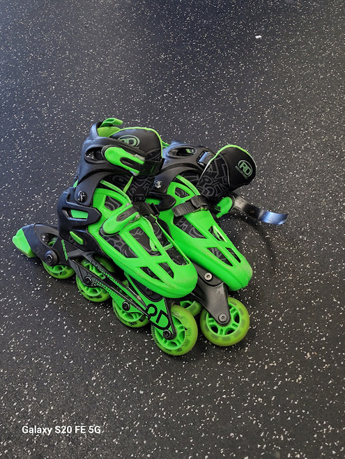 Vist Large View of Product Image Which is Used RollerDerby ADJUSTABLE 3-6 Junior Roller Quad Skates Green Adjustable