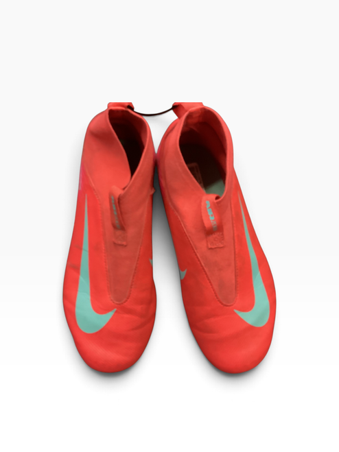 Vist Large View of Product Image Which is Used Nike Soccer Cleats Red Junior 05.5