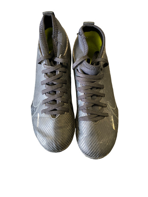 Vist Large View of Product Image Which is Used Nike Soccer Cleats Black Junior 01.5