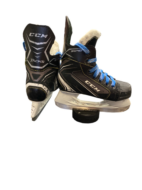 Vist Large View of Product Image Which is Used CCM 9040 Youth Hockey Skate Youth 10.0