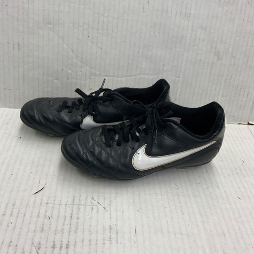 Vist Large View of Product Image Which is Used Nike Soccer Cleats Black Junior 04.5