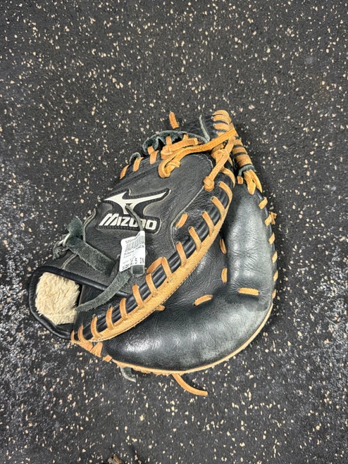 Vist Large View of Product Image Which is Used Mizuno POWER CLOSE BB/SB Catchers RH Throw Black 32 1/2"