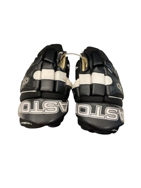 Vist Large View of Product Image Which is Used Easton ST4 13 SG Senior Shin Guards Navy And White 13"