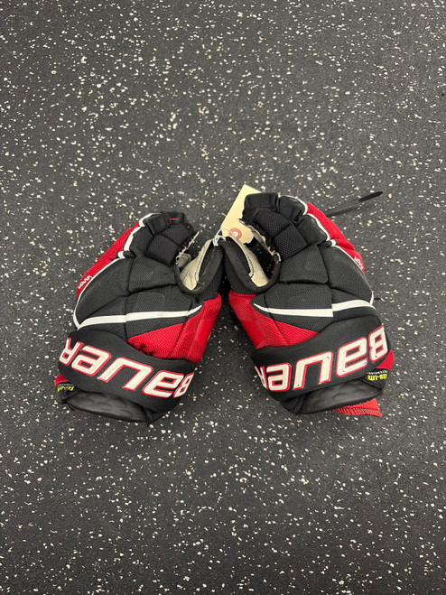 Vist Large View of Product Image Which is Used Bauer VAPOR HYPERLITE Junior Gloves Black And Red 10"