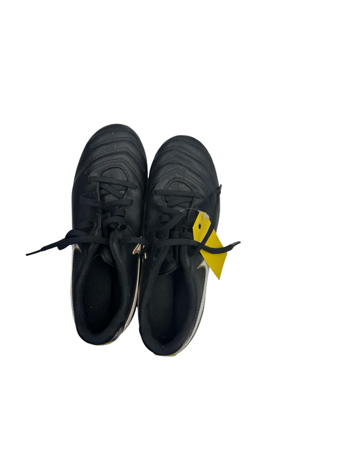 Vist Large View of Product Image Which is Used Nike TIEMPO Soccer Cleats Black Junior 05