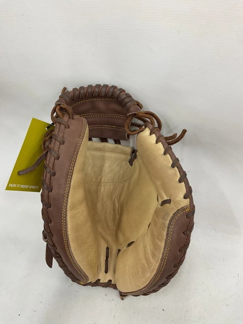Vist Large View of Product Image Which is Used A Gamers CATCHERS MIT 33.5 BB/SB Catchers RH Throw Brown 33 1/2"