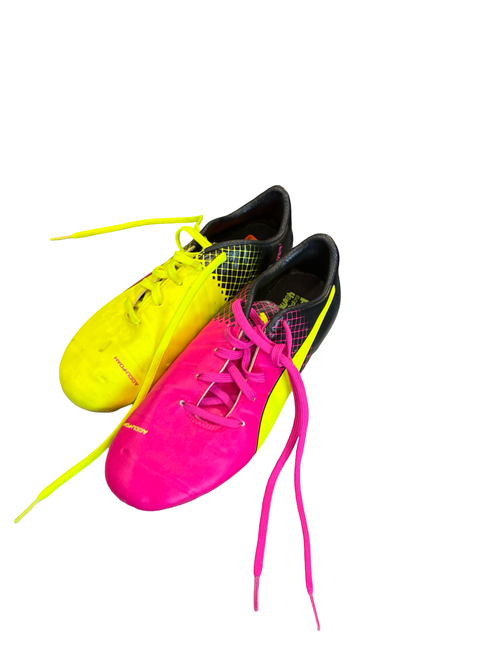 Vist Large View of Product Image Which is Used Puma Soccer Cleats Pink Junior 04.5