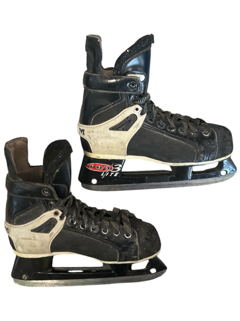 Vist Large View of Product Image Which is Used CCM TACKS 452 Junior Hockey Skate Junior 03
