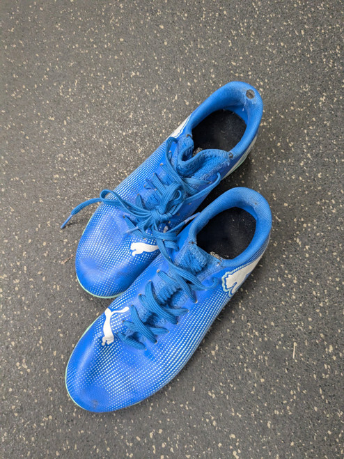Vist Large View of Product Image Which is Used Puma Soccer Indoor Shoes Royal Blue Junior 04