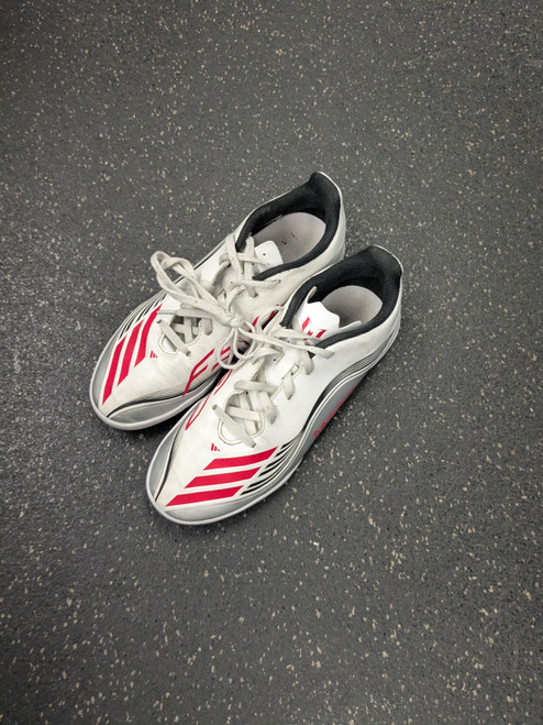 Vist Large View of Product Image Which is Used Puma Soccer Indoor Shoes White Junior 04