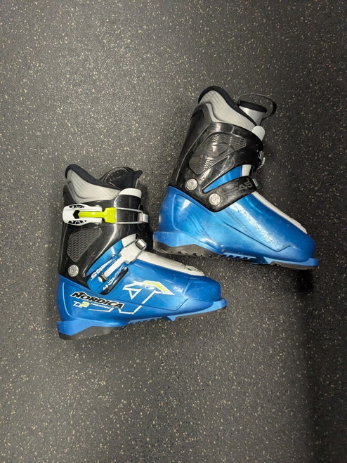 Vist Large View of Product Image Which is Used Nordica TEAM 2 FIREARROW Boys DH Ski Boot Royal Blue 220 MP - J04 - W05