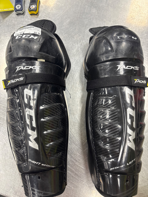 Vist Large View of Product Image Which is Used CCM TACKS 9550 Junior Shin Guards Black 12"