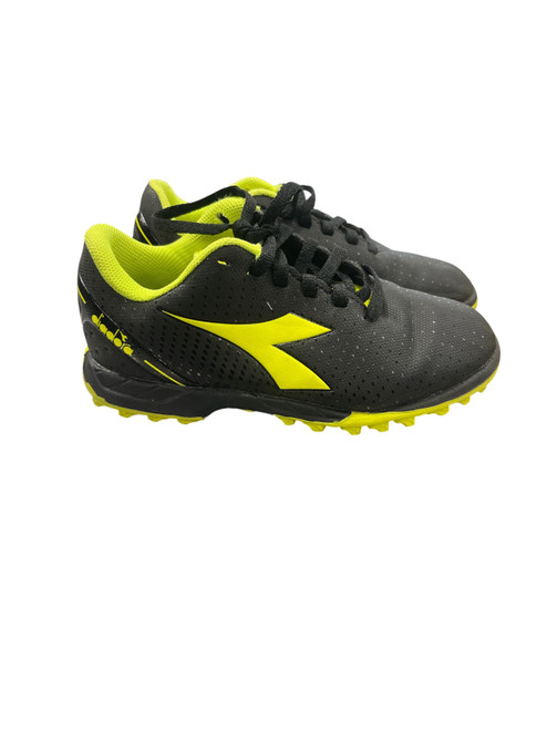 Vist Large View of Product Image Which is Used Soccer Indoor Shoes Black Youth 11.5