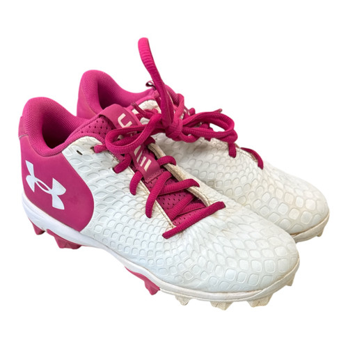 Vist Large View of Product Image Which is Softball cleats