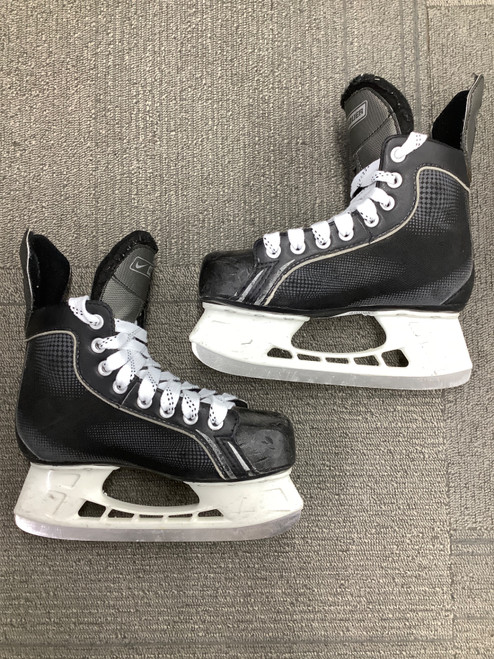 Vist Large View of Product Image Which is Used Bauer ONE 05 Junior Hockey Skate Junior 03