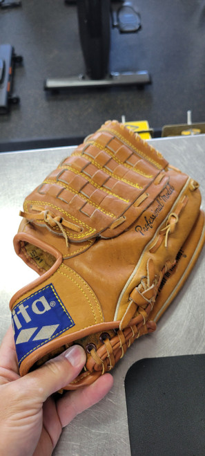 Vist Large View of Product Image Which is Used VITA 12 BB/SB Glove RH Throw None 12"