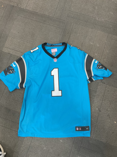 Vist Large View of Product Image Which is Used Nike Top