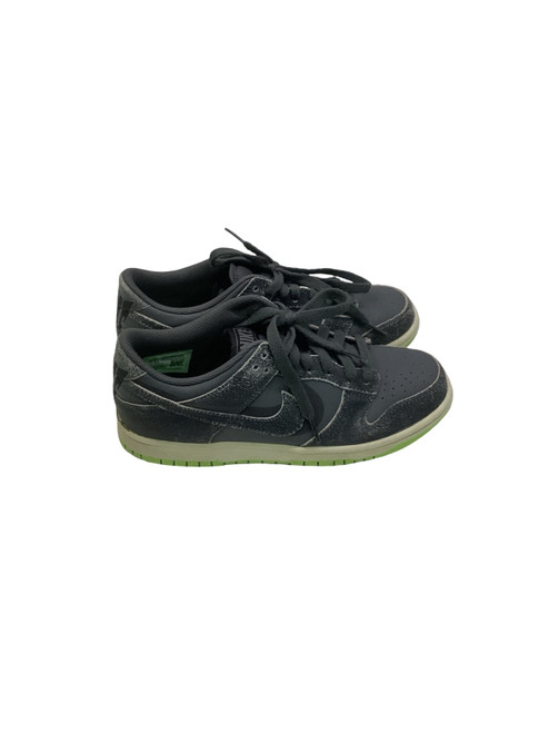 Vist Large View of Product Image Which is Used Nike Basketball Shoes M Grey Youth 06.5