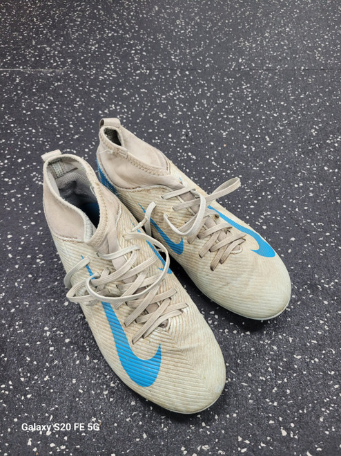 Vist Large View of Product Image Which is Used Nike LAX Cleats Boys White Junior 05