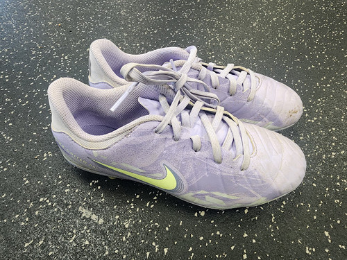 Vist Large View of Product Image Which is Used Nike UNITED 001 Soccer Cleats Purple Junior 04.5