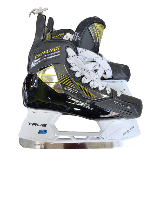 Vist Large View of Product Image Which is Used True CATALYST CAT7 SENIOR SKATES Senior Hockey Skate Senior 7