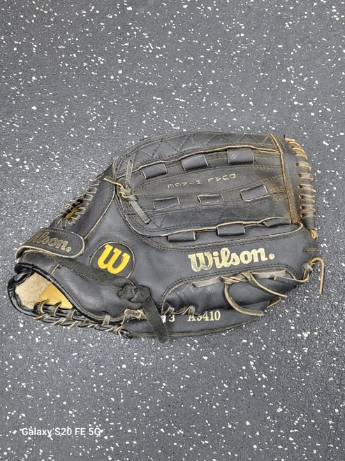 Vist Large View of Product Image Which is Used Wilson OPTIMA GOLD BB/SB Glove RH Throw Black 13"
