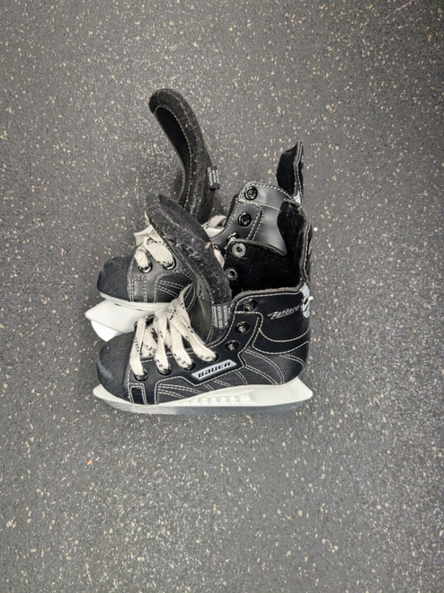 Vist Large View of Product Image Which is Used Bauer SUPREME Youth Hockey Skate Youth 08.0
