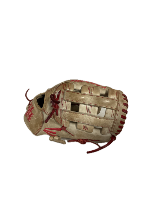 Vist Large View of Product Image Which is Used Easton PROFESSIONAL COLLECTION PCFP115 BB/SB Glove RH Throw White 11 1/2"