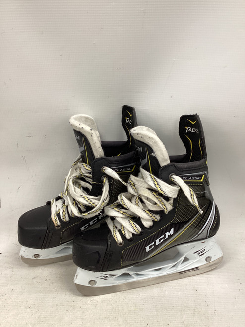 Vist Large View of Product Image Which is Used CCM TACKS CLASSIC Junior Hockey Skate Junior 03