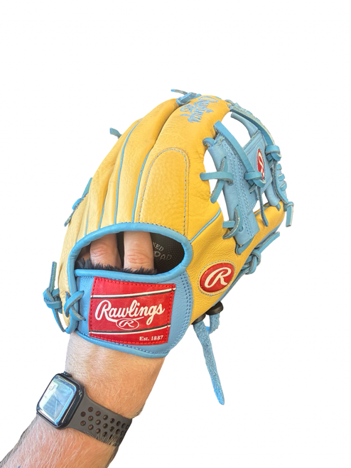 Vist Large View of Product Image Which is Used Wilson A500 BB/SB Glove RH Throw Tan 12 1/4"