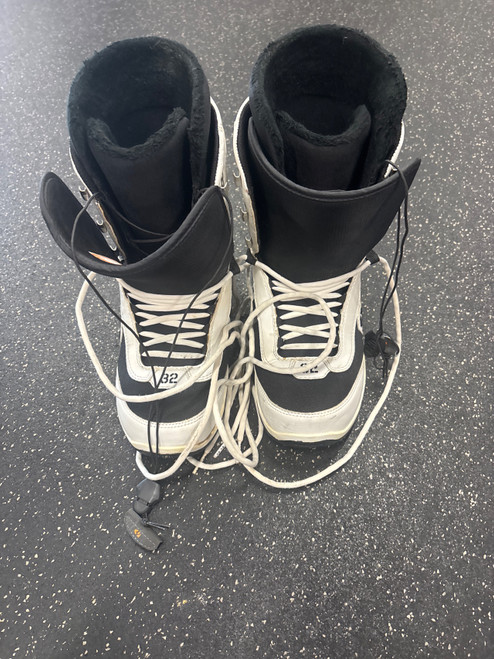 Vist Large View of Product Image Which is Used ThirtyTwo EXUS Mens Snowboard Boots White Senior 11