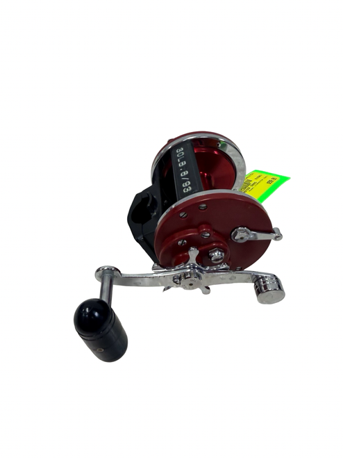 Vist Large View of Product Image Which is Used Penn JIGMASTER 500 S Fishing Reel