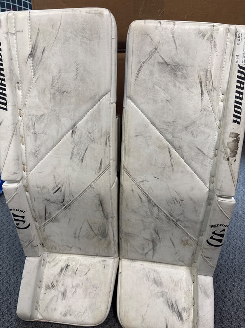 Vist Large View of Product Image Which is Used Warrior RITUAL RXG7 JR GOAL PADS Goalie Leg Pads Junior White 28"