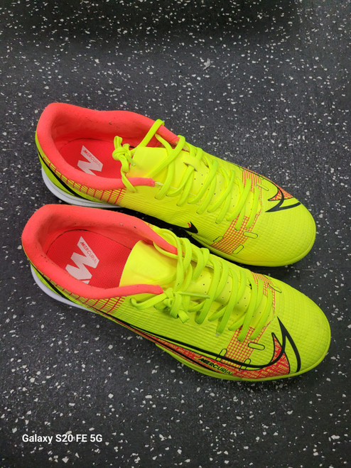 Vist Large View of Product Image Which is Used Nike MERCURIAL Soccer Indoor Shoes Yellow Senior 7