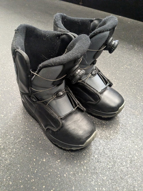 Vist Large View of Product Image Which is Used RIPZONE BOLT Boys Snowboard Boots Black Junior 05