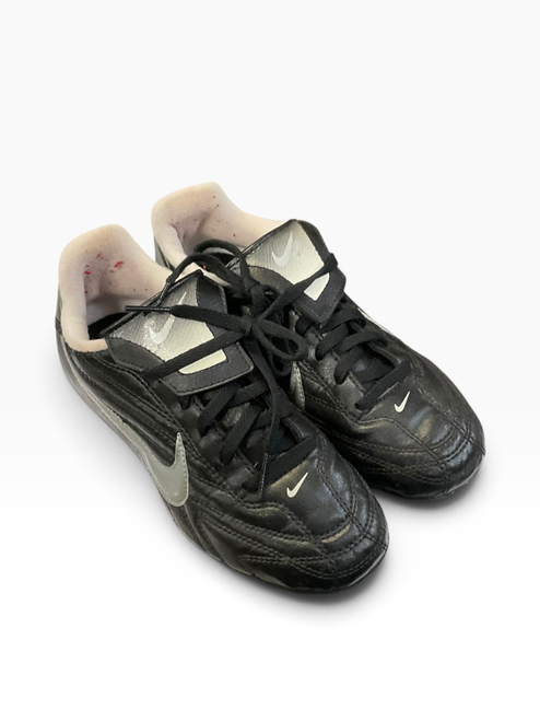 Vist Large View of Product Image Which is Used Nike Soccer Cleats Black Junior 01.5