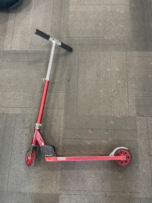 Vist Large View of Product Image Which is Used Razor 2 WHEEL SCOOTER Scooter Red