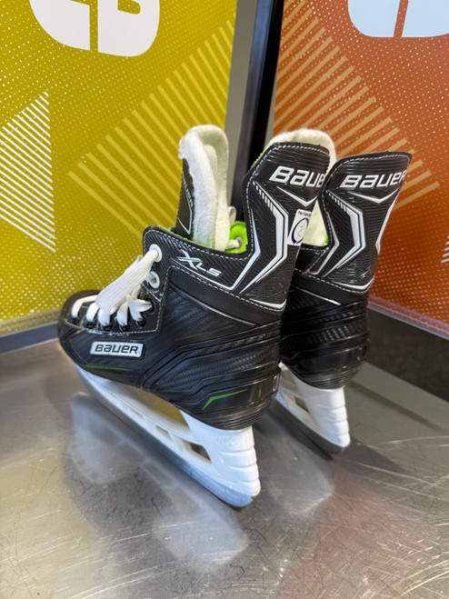 Vist Large View of Product Image Which is Used Bauer VAPOR 3X Junior Shin Guards Black 12"