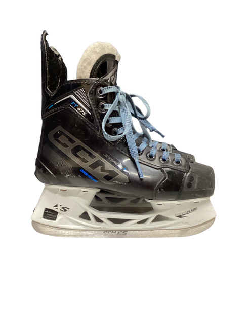 Vist Large View of Product Image Which is Used CCM FT675 Junior Hockey Skate Junior 03