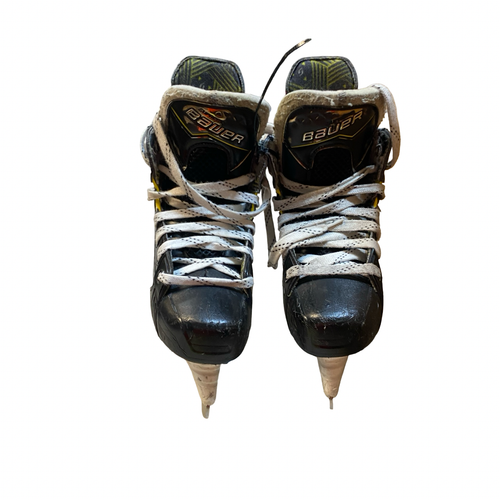 Vist Large View of Product Image Which is Used Bauer M40 SUPREME Junior Hockey Skate Junior 02.5