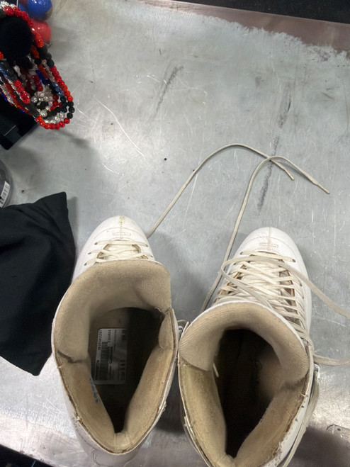 Vist Large View of Product Image Which is Used Jackson CLASSIQUE WomensFigure Skate White Senior 6.5