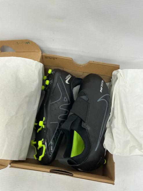 Vist Large View of Product Image Which is Used Nike Soccer Cleats Black Junior 02