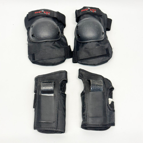 Vist Large View of Product Image Which is Used EIGHT BALL Skateboard Kneepads Black S/M