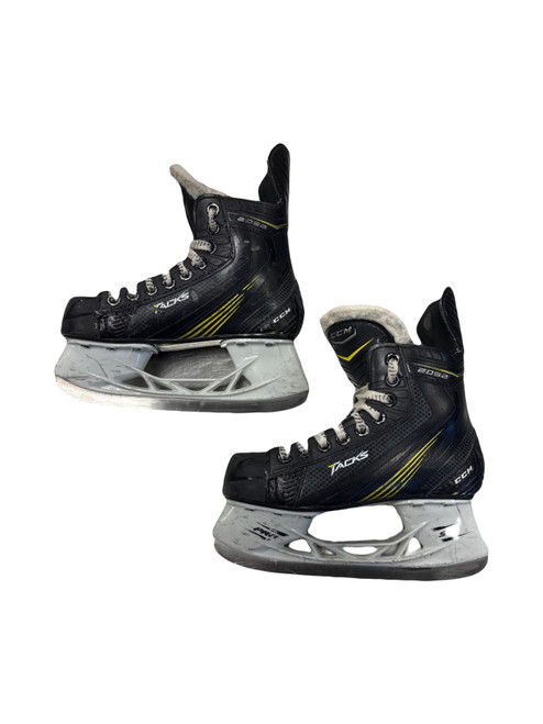 Vist Large View of Product Image Which is Used CCM TACKSA 2052 Junior Hockey Skate Junior 01