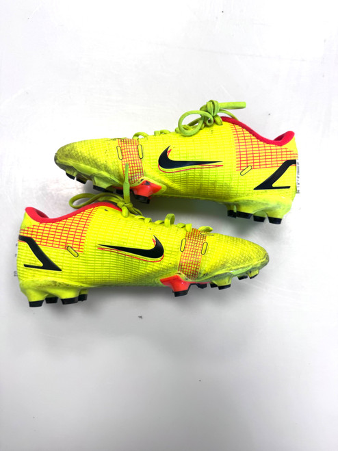 Vist Large View of Product Image Which is Used Nike Soccer Cleats Yellow Junior 03.5