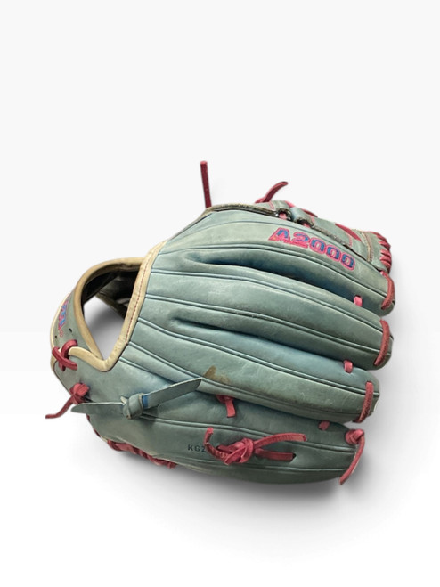 Vist Large View of Product Image Which is Used Wilson A2000 B2 BB/SB Glove LH Throw Royal Blue 12"