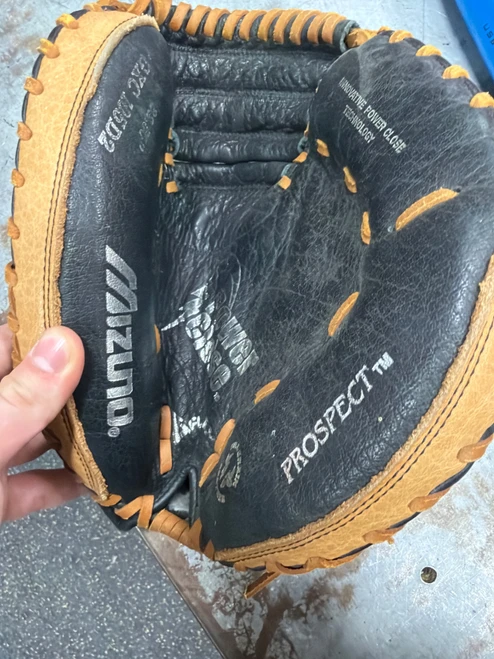Vist Large View of Product Image Which is Used Mizuno POWER CLOSE CATCHERS MITT BB/SB Catchers RH Throw Black 32 1/2"