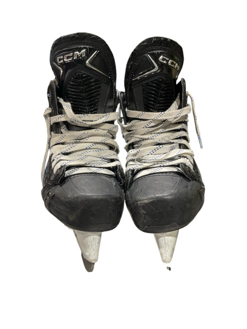 Vist Large View of Product Image Which is Used CCM JET SPEED Intermediate Hockey Skate Intermediate 5.5